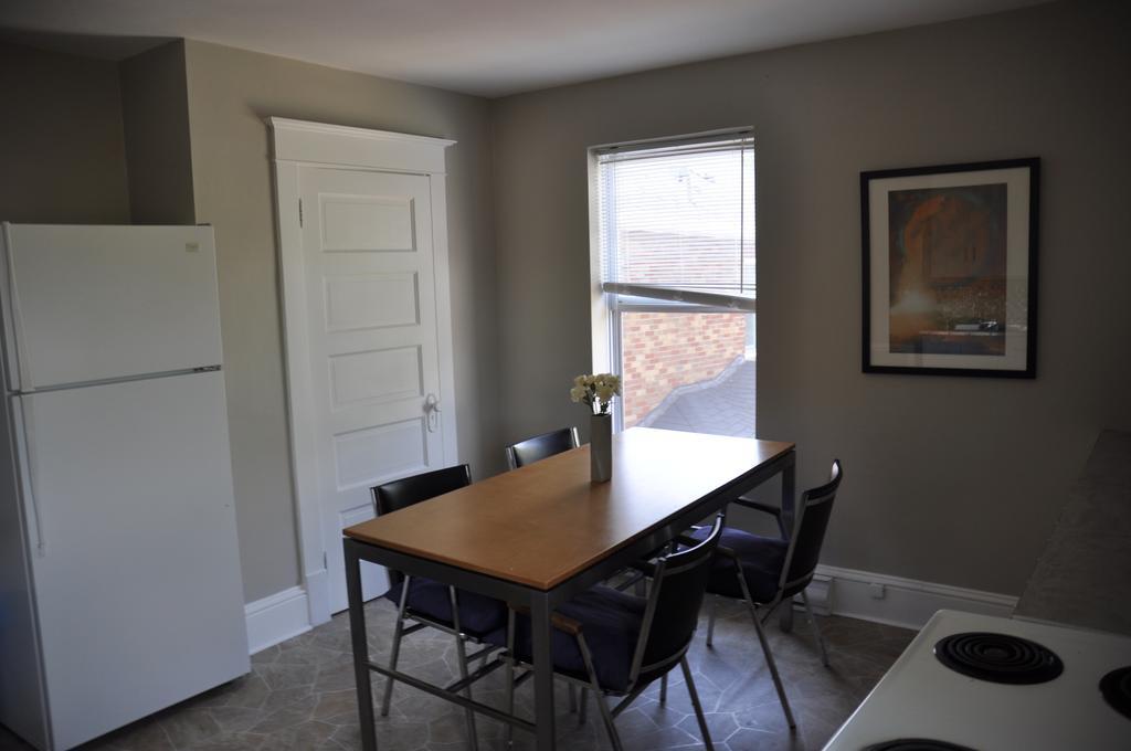 Moncton Suites - Apartments Across Georges Dumont Buitenkant foto
