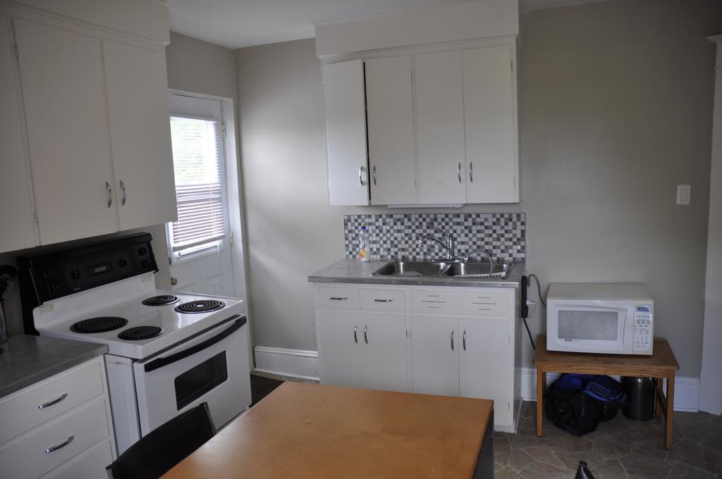 Moncton Suites - Apartments Across Georges Dumont Buitenkant foto