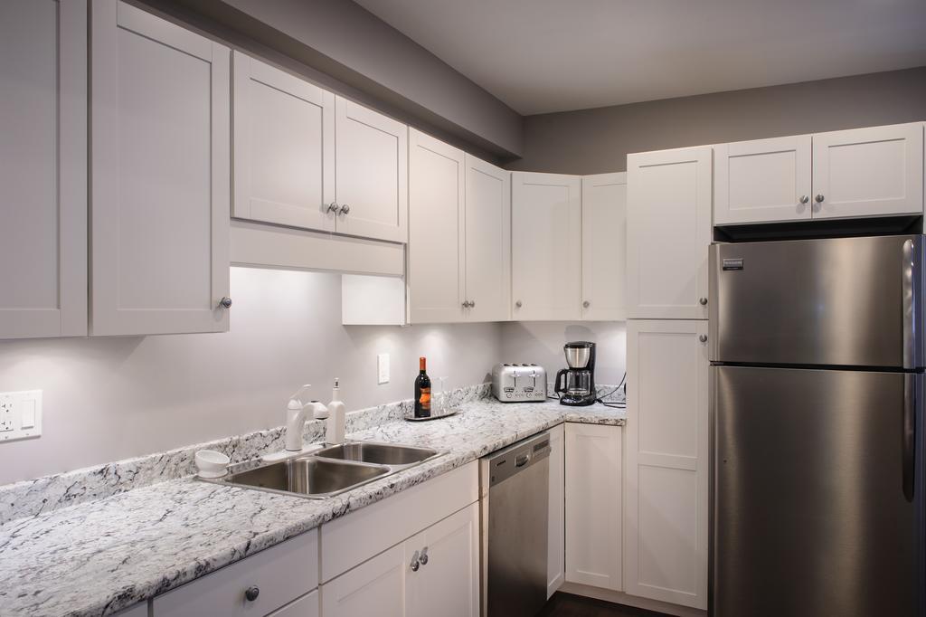 Moncton Suites - Apartments Across Georges Dumont Buitenkant foto