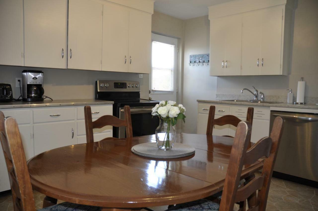 Moncton Suites - Apartments Across Georges Dumont Buitenkant foto