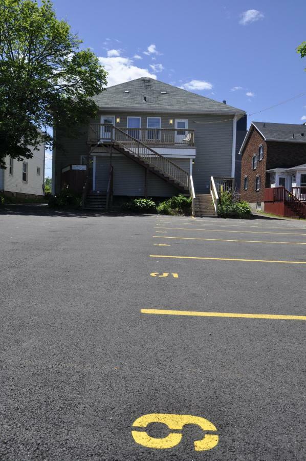 Moncton Suites - Apartments Across Georges Dumont Buitenkant foto