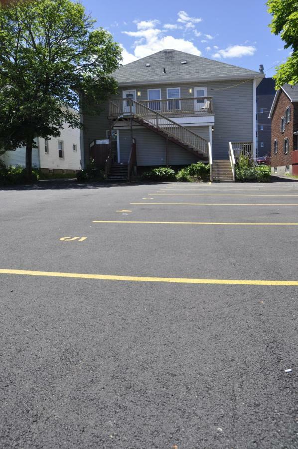 Moncton Suites - Apartments Across Georges Dumont Buitenkant foto